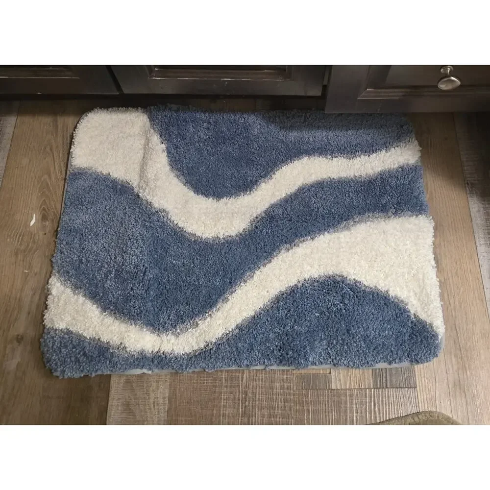 New 16 X 24 Blue / White Bathroom Rug, Soft Microfiber Quick Dry & Washable